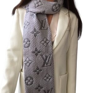 Louis Vuitton Logomania Grey Muffler Monogram